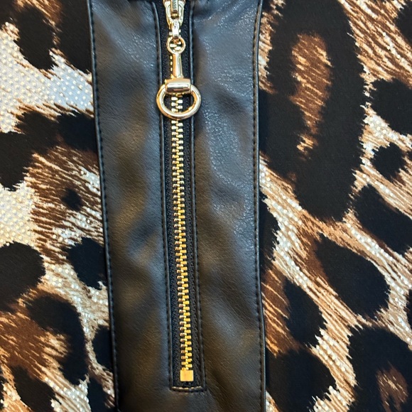 Joseph Ribkoff Animal Print Zipper Blouse plus size 18.  NWOT - Picture 3 of 9